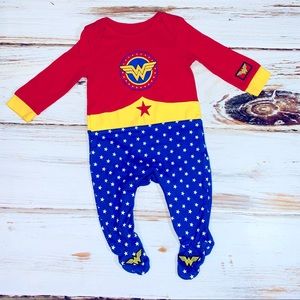 Brand new w/o tags Wonder Woman baby sleeper size 3-6m